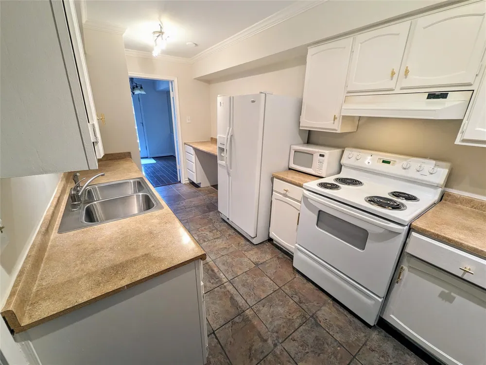 355 Post Oak Lane #638 Houston, TX 77024