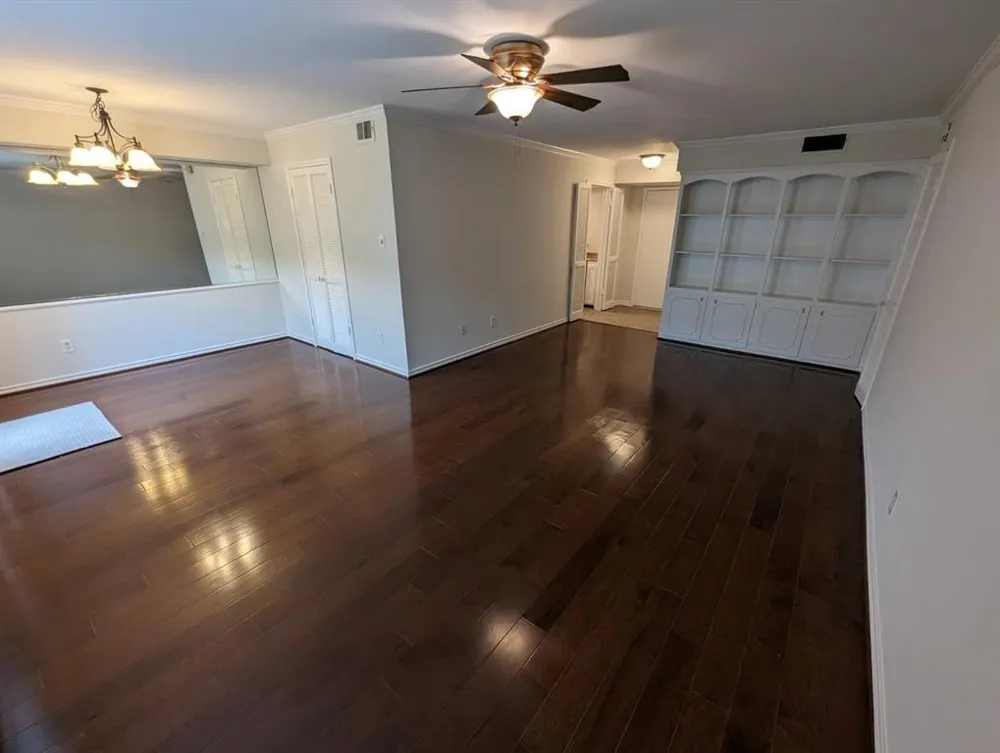 355 Post Oak Lane #638 Houston, TX 77024