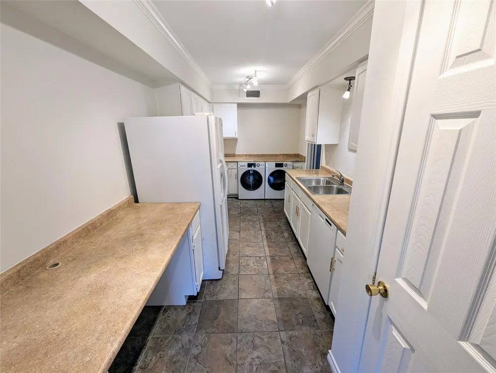 355 Post Oak Lane #638 Houston, TX 77024