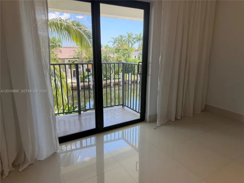6855 Edgewater Dr #3DN Coral Gables, FL 33133