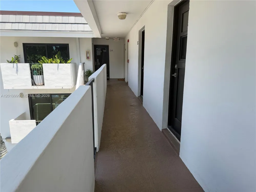 6855 Edgewater Dr #3DN Coral Gables, FL 33133
