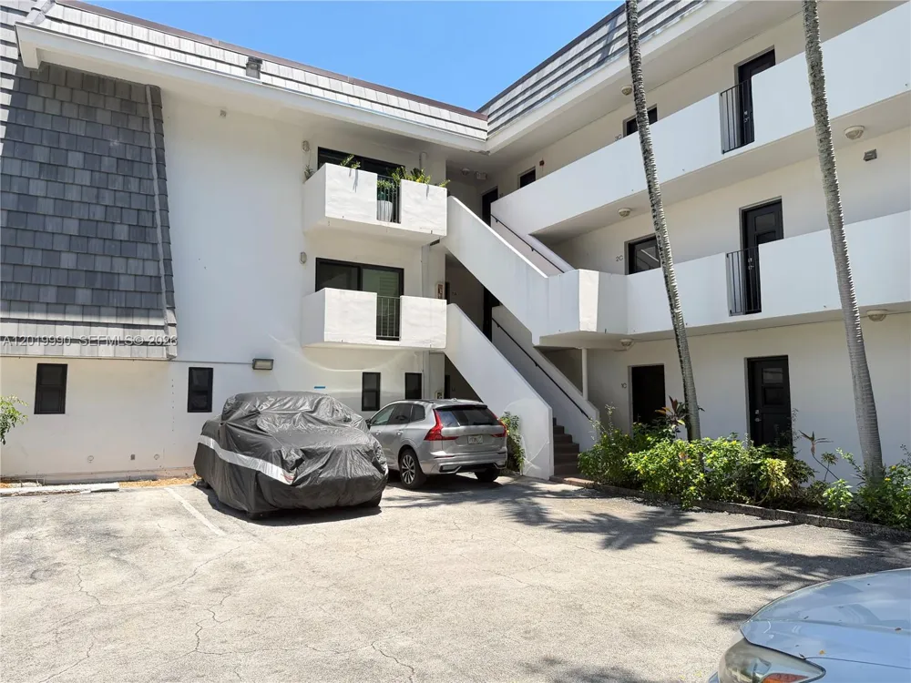 6855 Edgewater Dr #3DN Coral Gables, FL 33133