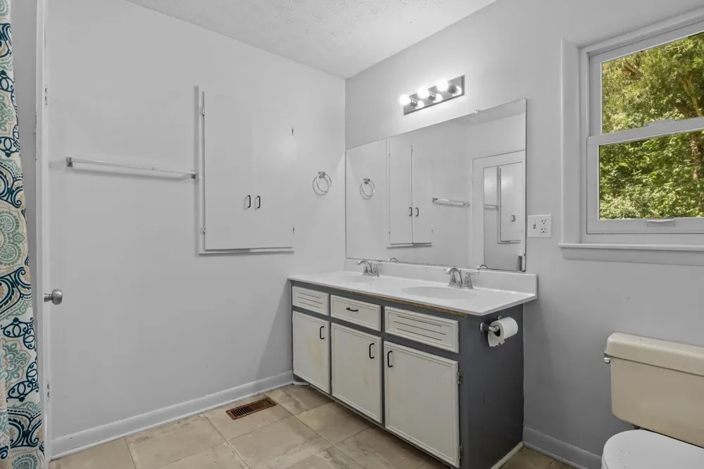 6371 Hassell Creek Rd Lyles, TN 37098