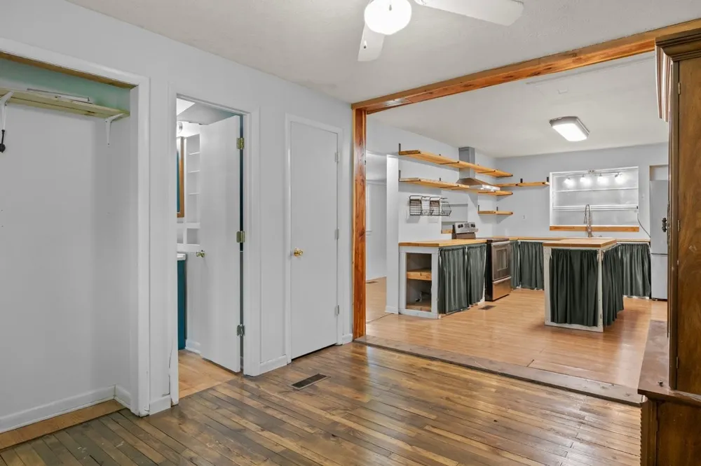 6371 Hassell Creek Rd Lyles, TN 37098