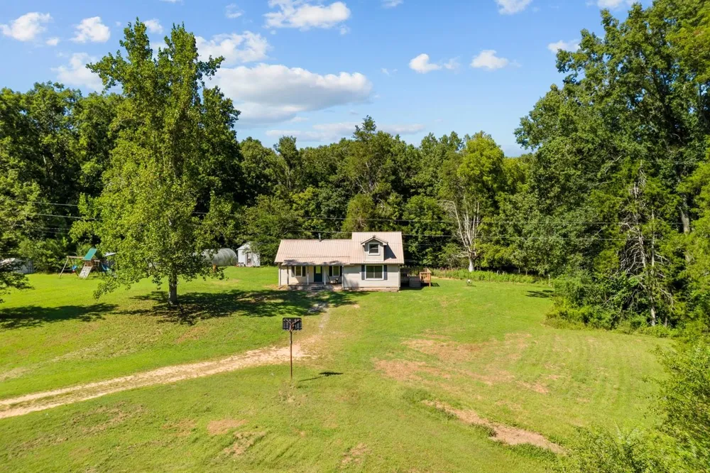 6371 Hassell Creek Rd Lyles, TN 37098