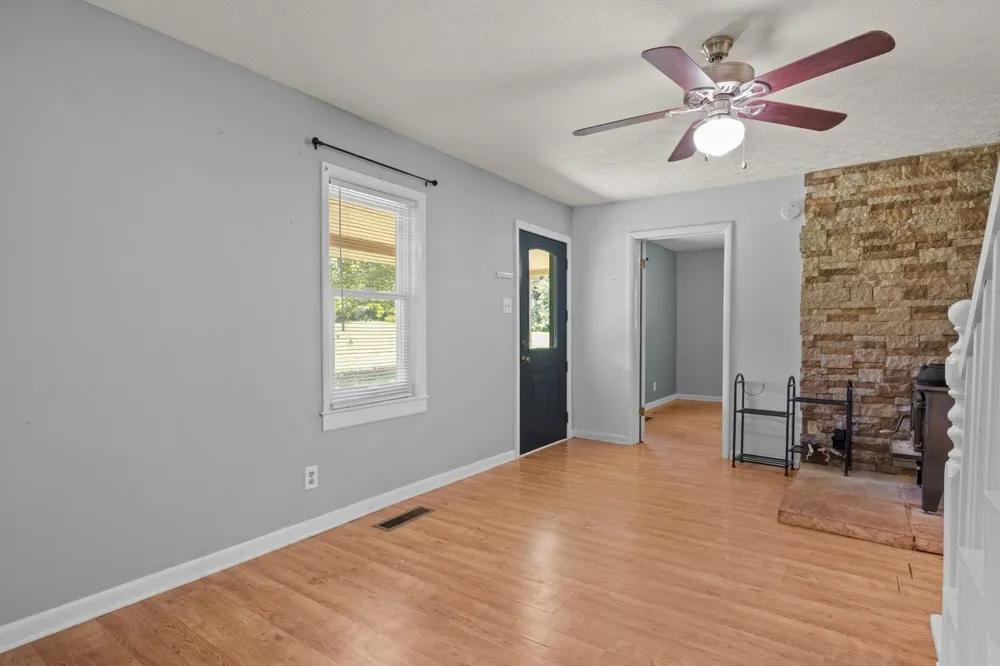 6371 Hassell Creek Rd Lyles, TN 37098