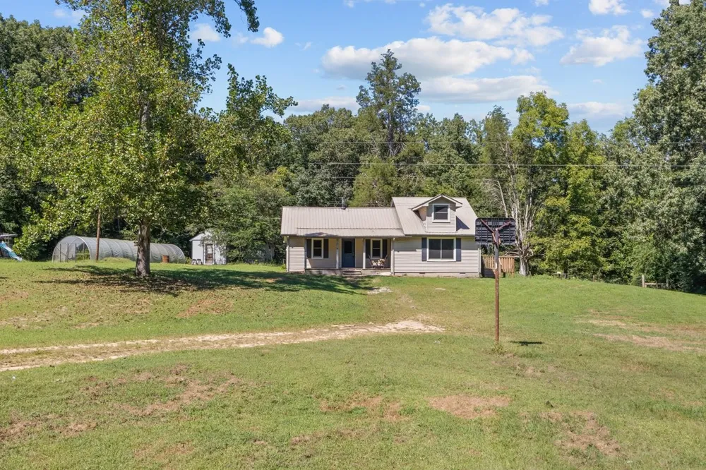 6371 Hassell Creek Rd Lyles, TN 37098