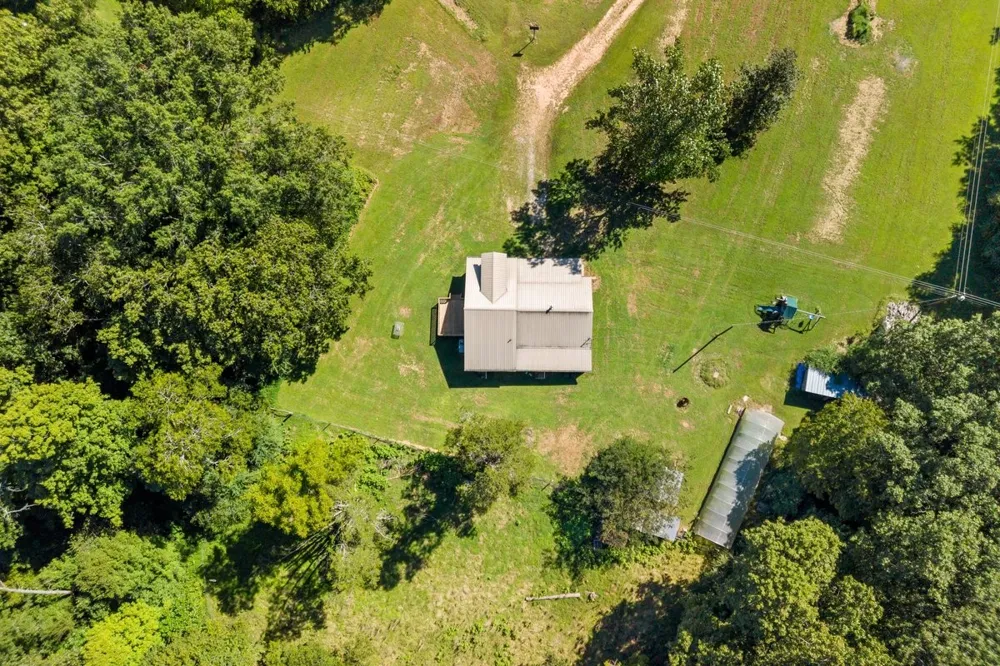 6371 Hassell Creek Rd Lyles, TN 37098