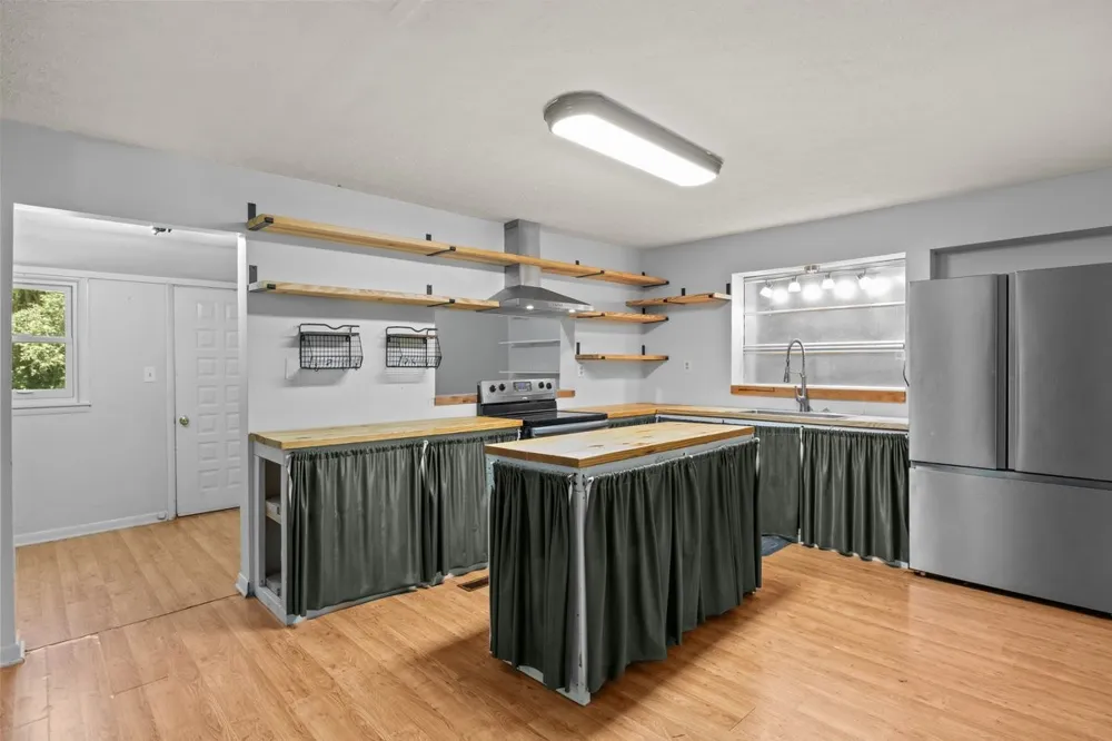6371 Hassell Creek Rd Lyles, TN 37098
