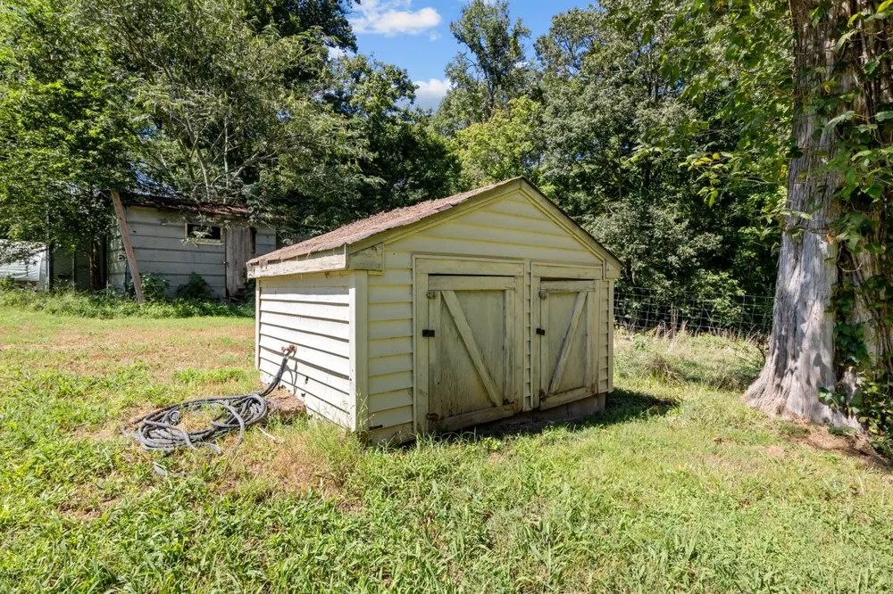 6371 Hassell Creek Rd Lyles, TN 37098