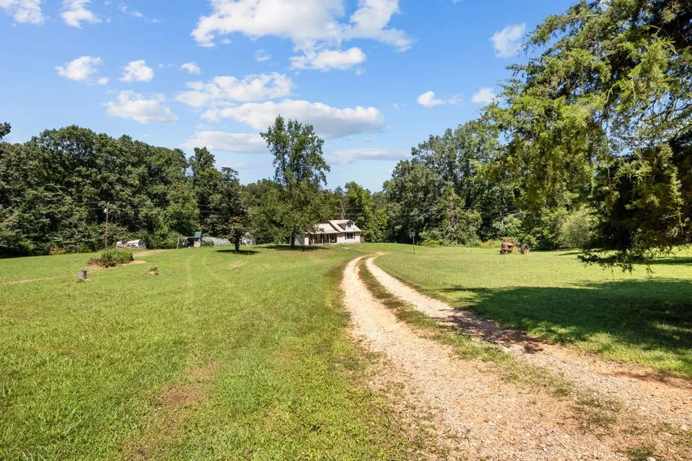 6371 Hassell Creek Rd Lyles, TN 37098