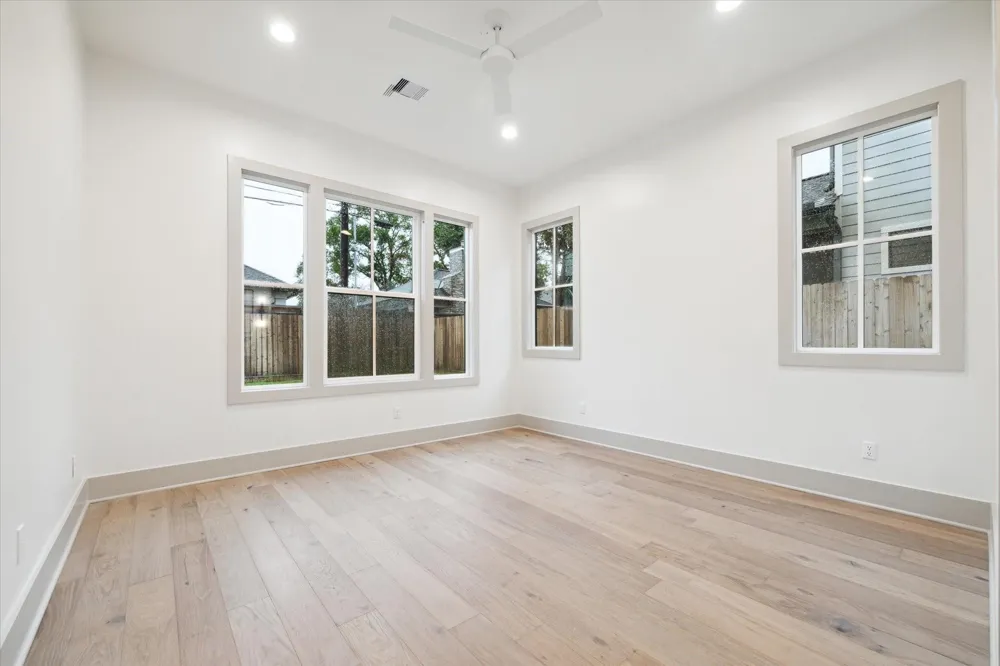 1714 Viking Drive Houston, TX 77018