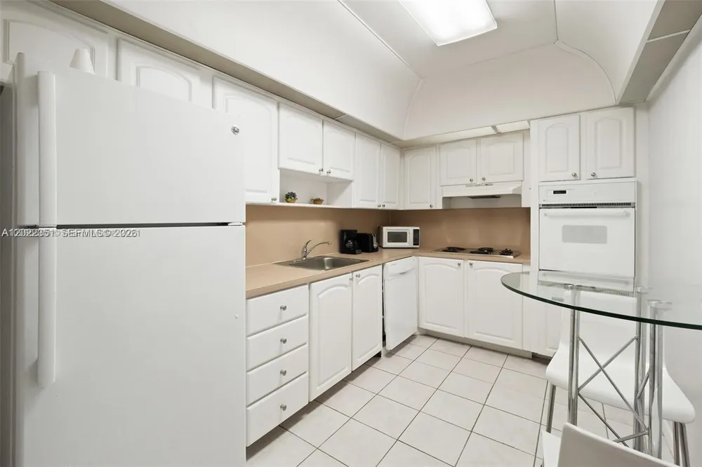 3801 S Ocean Dr #2Z Hollywood, FL 33019