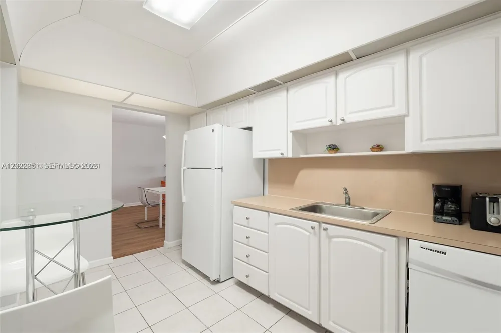 3801 S Ocean Dr #2Z Hollywood, FL 33019