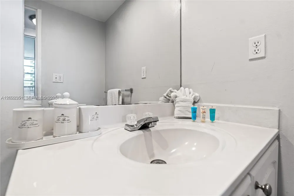 3801 S Ocean Dr #2Z Hollywood, FL 33019