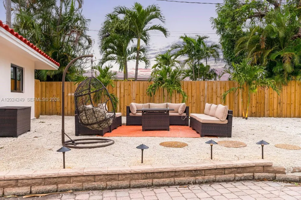 5250 NE 15th Ave Fort Lauderdale, FL 33334