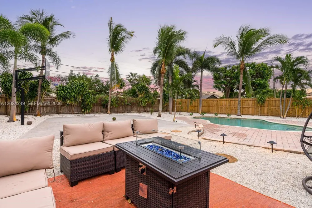 5250 NE 15th Ave Fort Lauderdale, FL 33334