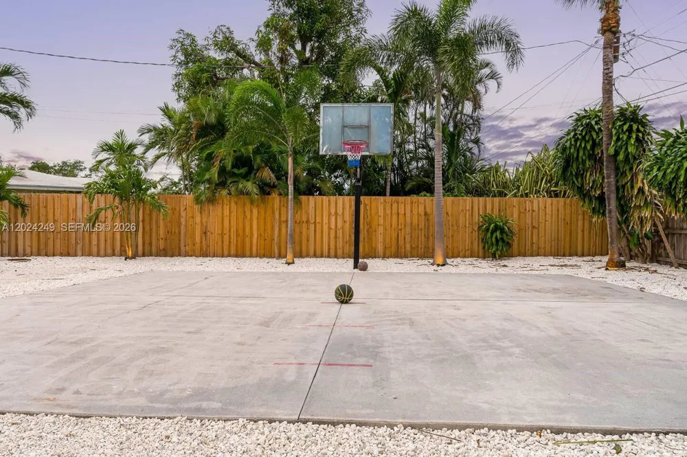 5250 NE 15th Ave Fort Lauderdale, FL 33334