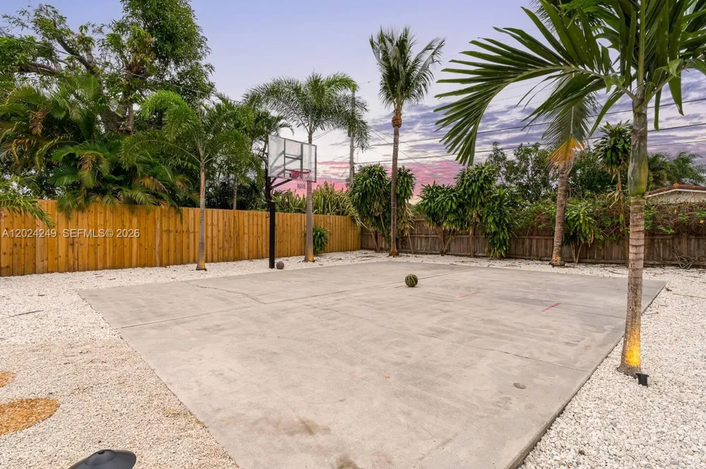 5250 NE 15th Ave Fort Lauderdale, FL 33334