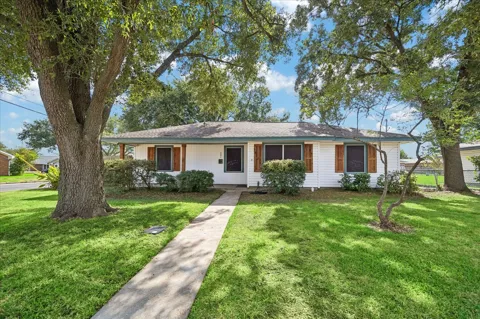 901 Ivy Avenue