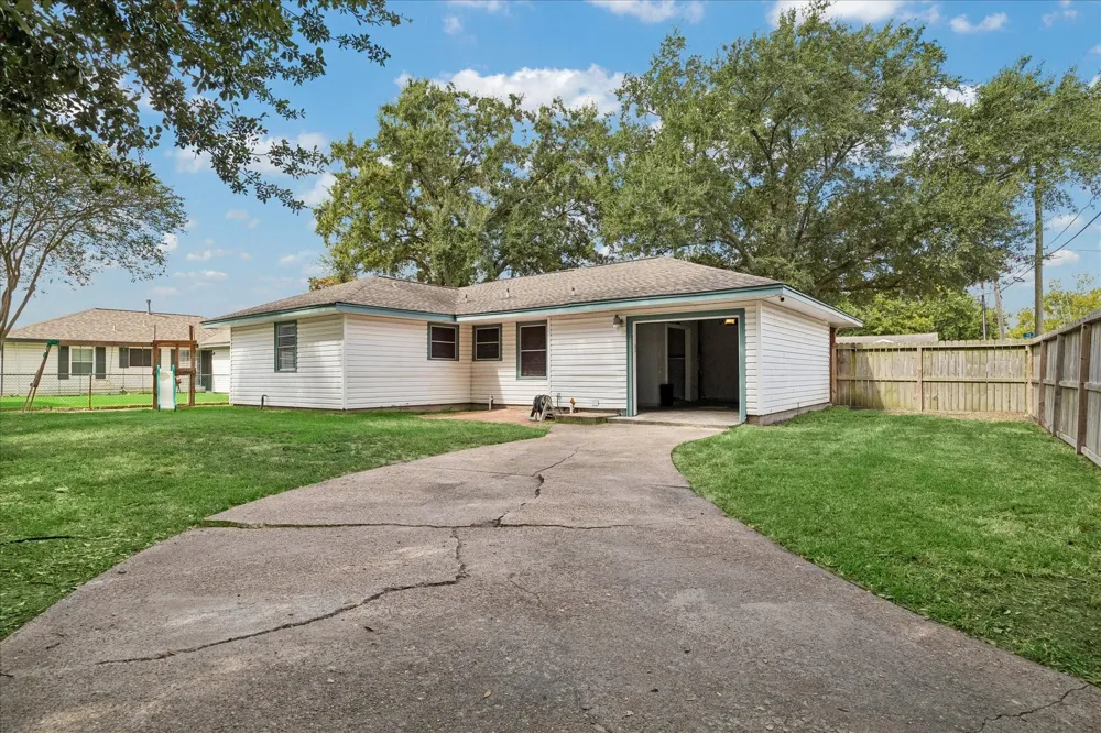 901 Ivy Avenue Deer Park, TX 77536