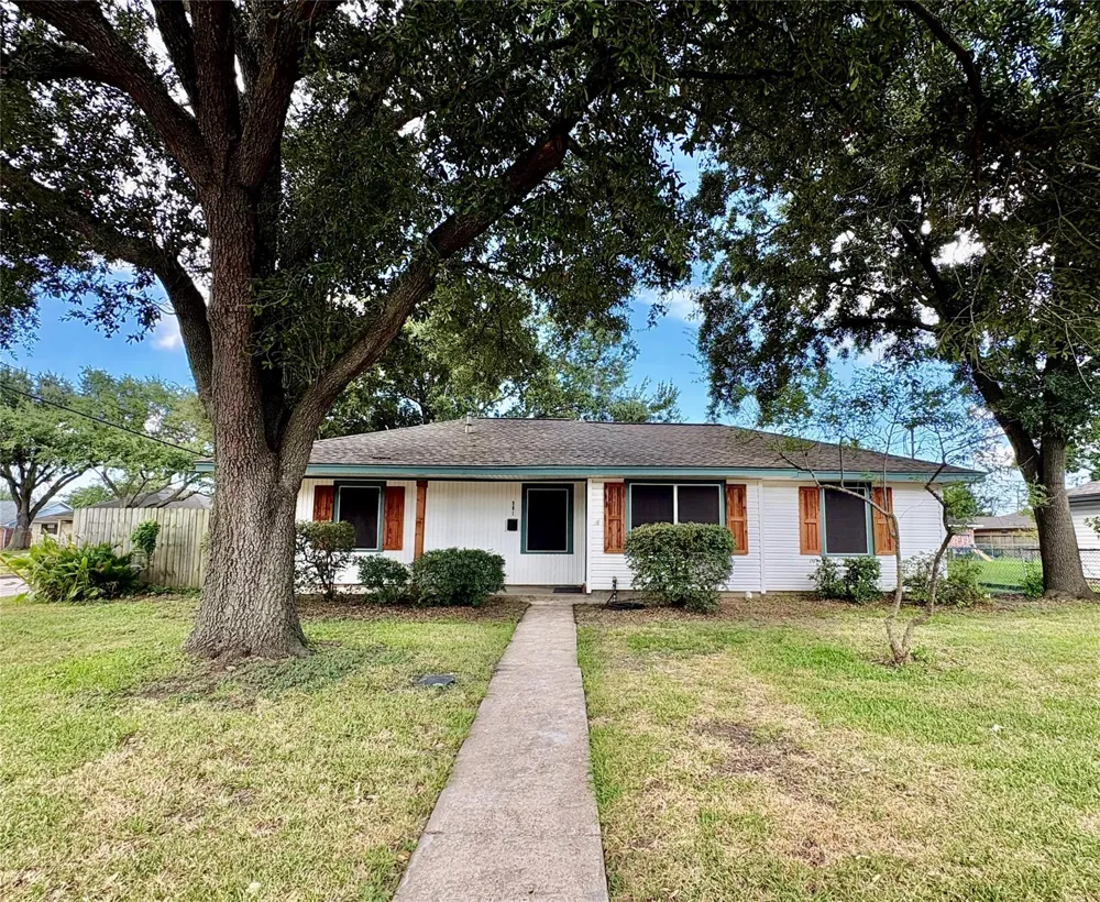 901 Ivy Avenue Deer Park, TX 77536