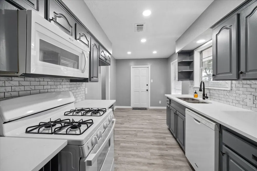 901 Ivy Avenue Deer Park, TX 77536