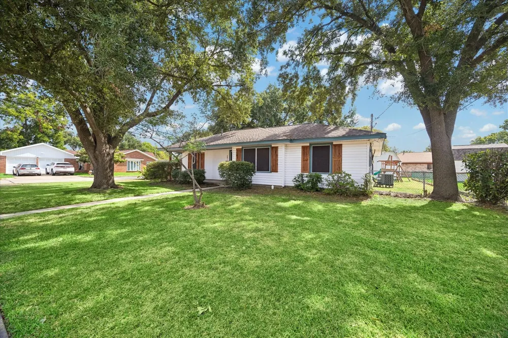 901 Ivy Avenue Deer Park, TX 77536