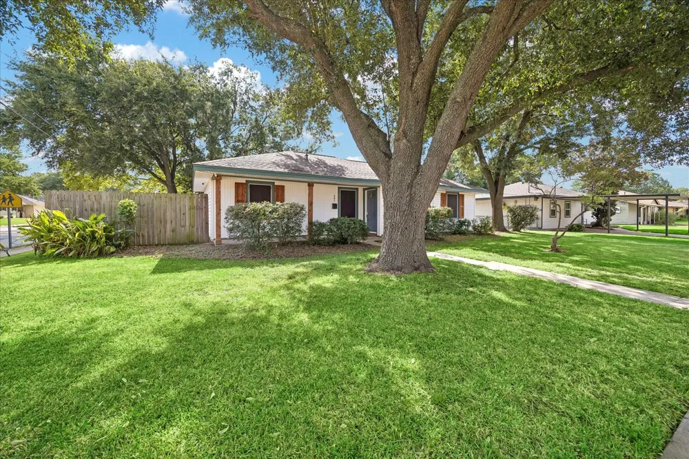 901 Ivy Avenue Deer Park, TX 77536