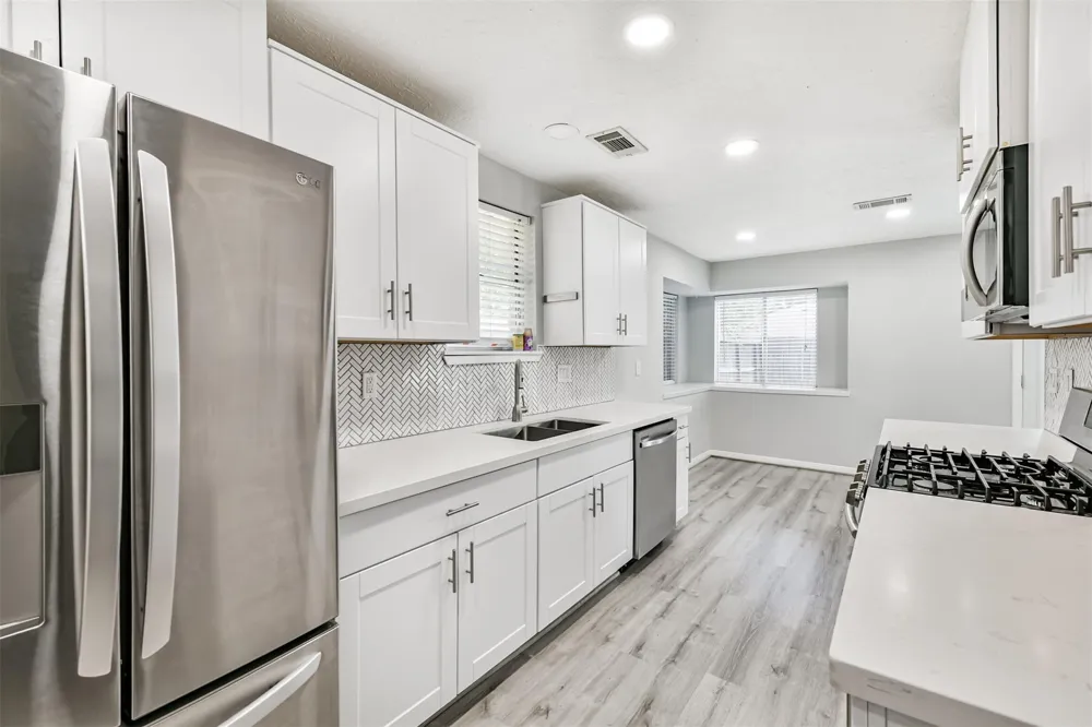311 Stonehenge Lane Friendswood, TX 77546
