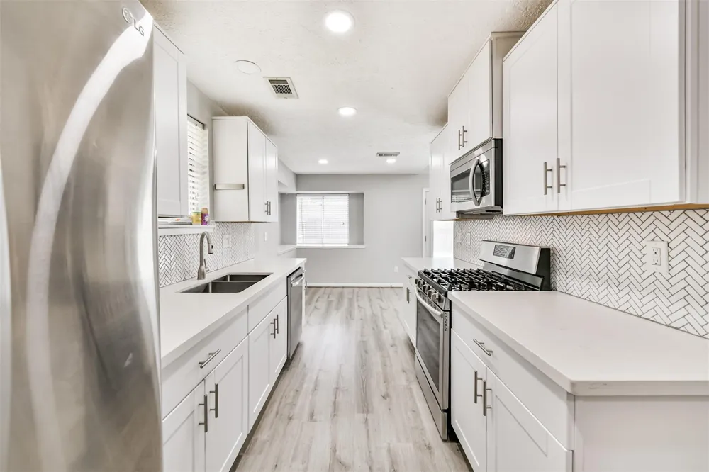 311 Stonehenge Lane Friendswood, TX 77546