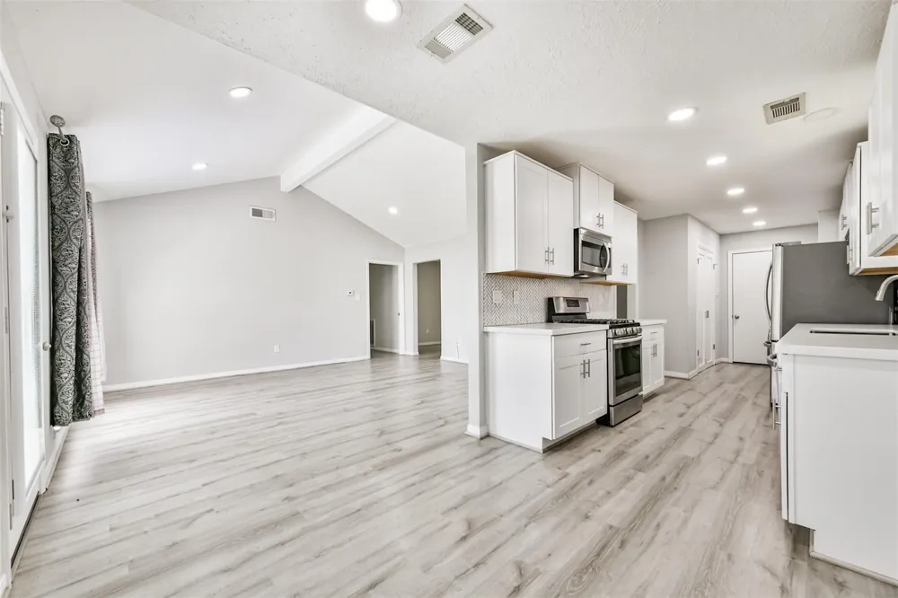 311 Stonehenge Lane Friendswood, TX 77546