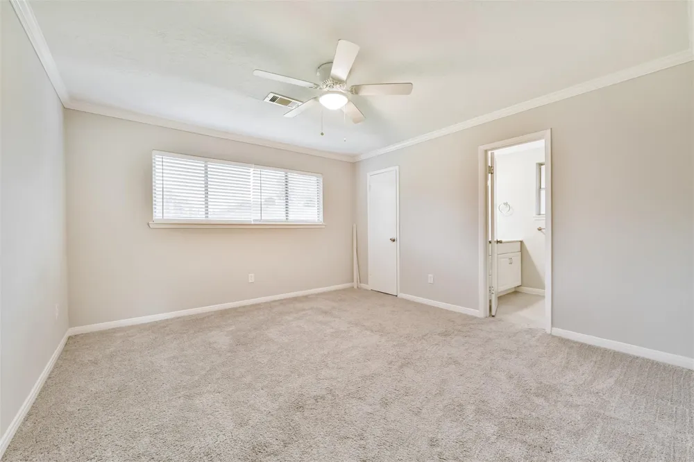 311 Stonehenge Lane Friendswood, TX 77546