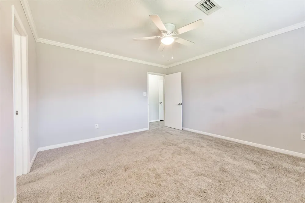 311 Stonehenge Lane Friendswood, TX 77546