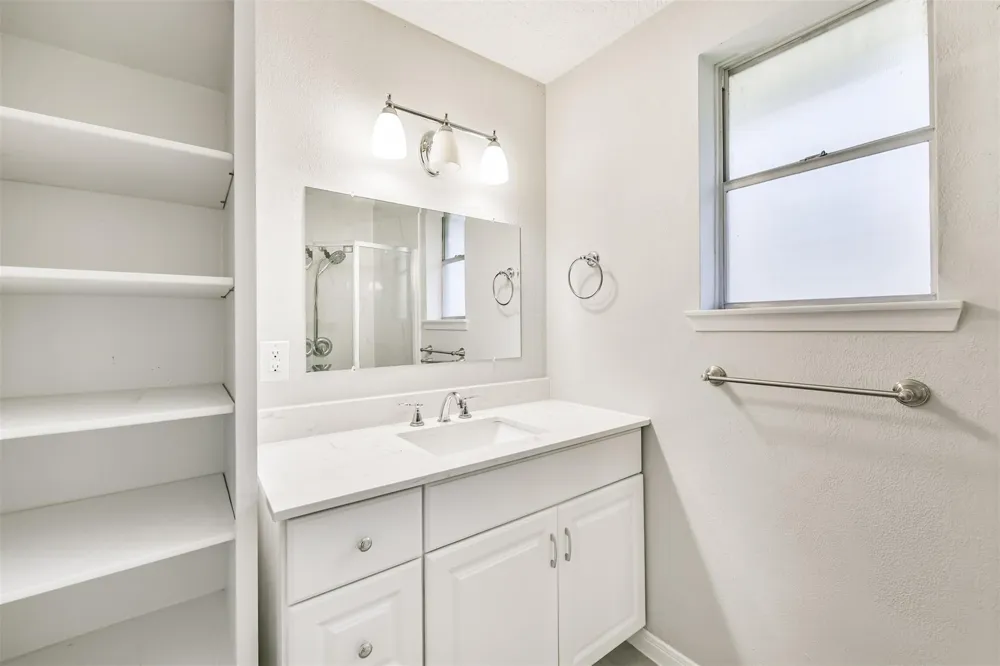 311 Stonehenge Lane Friendswood, TX 77546