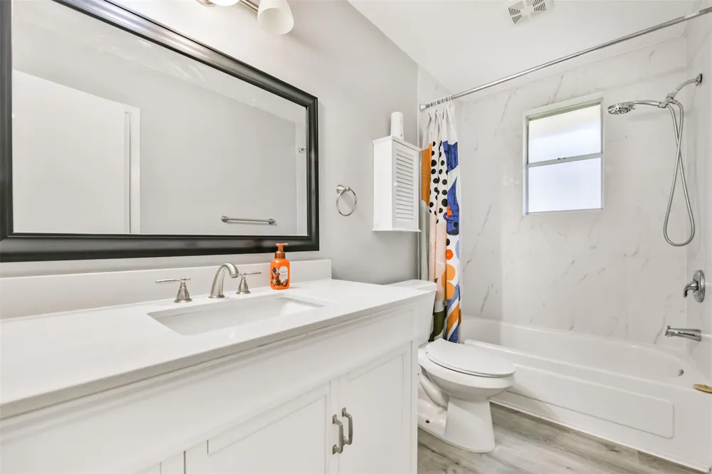 311 Stonehenge Lane Friendswood, TX 77546