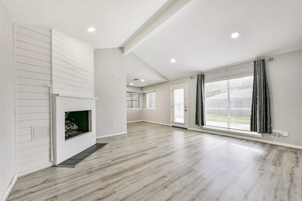 311 Stonehenge Lane Friendswood, TX 77546