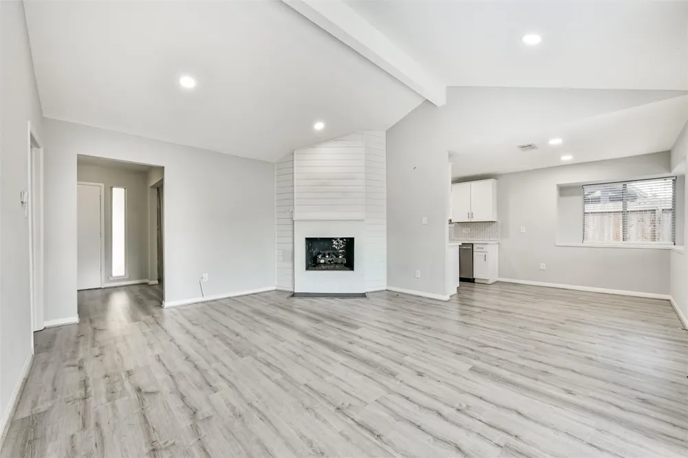 311 Stonehenge Lane Friendswood, TX 77546