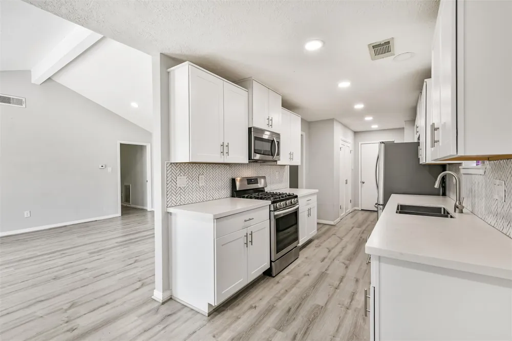 311 Stonehenge Lane Friendswood, TX 77546