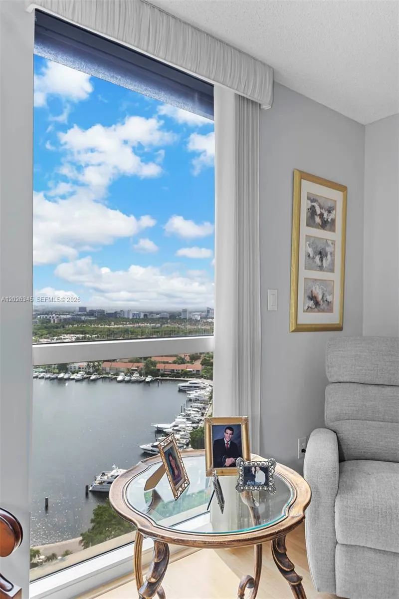 21205 Yacht Club Dr #2403 Aventura, FL 33180