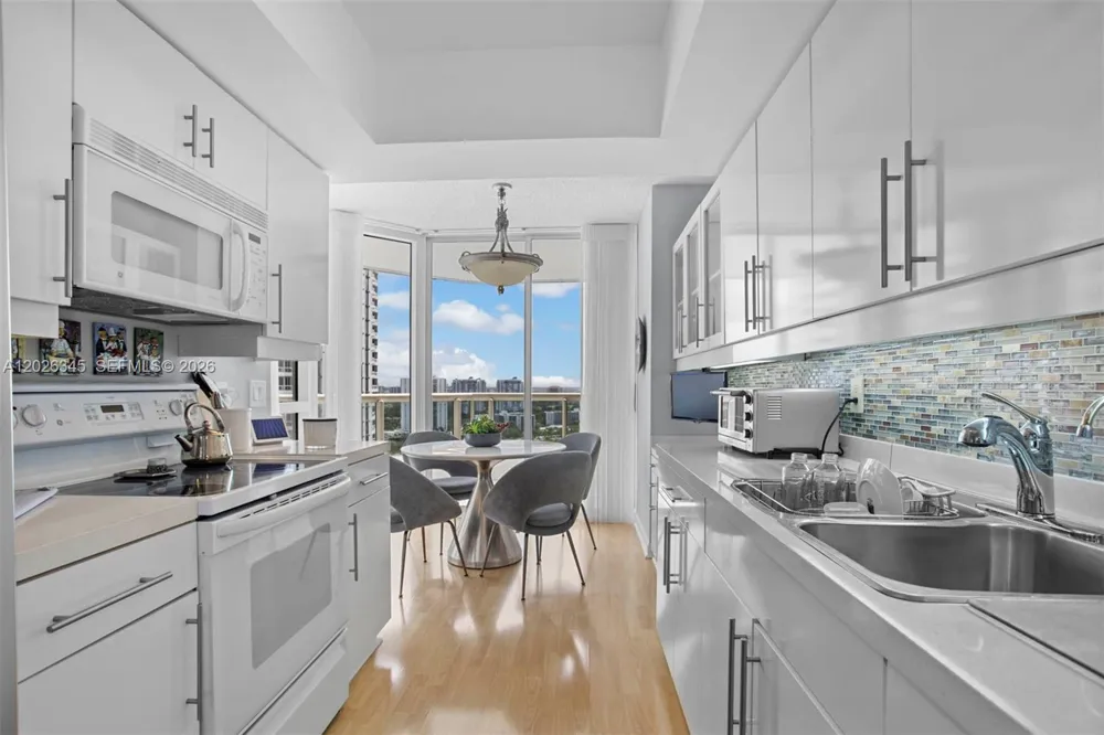21205 Yacht Club Dr #2403 Aventura, FL 33180