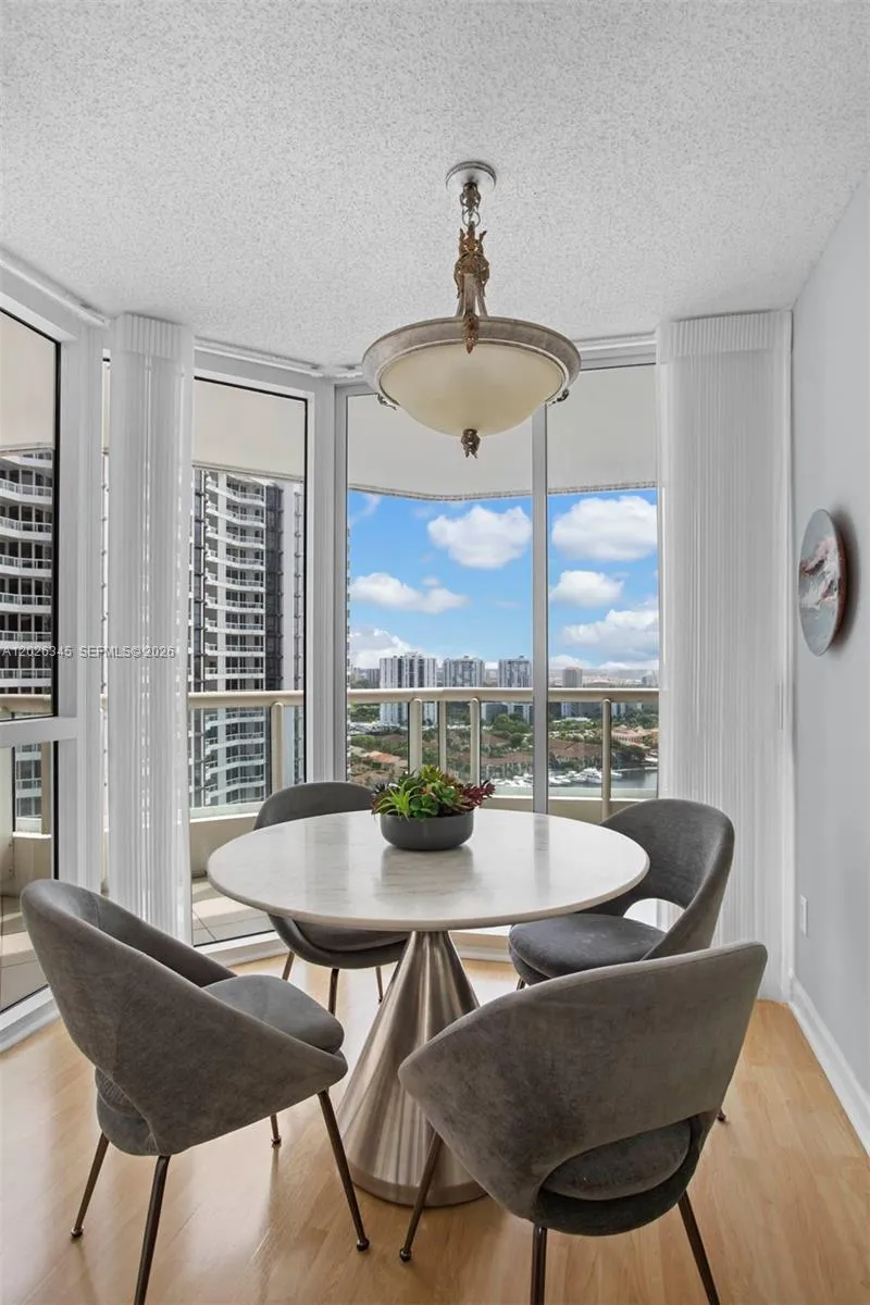 21205 Yacht Club Dr #2403 Aventura, FL 33180