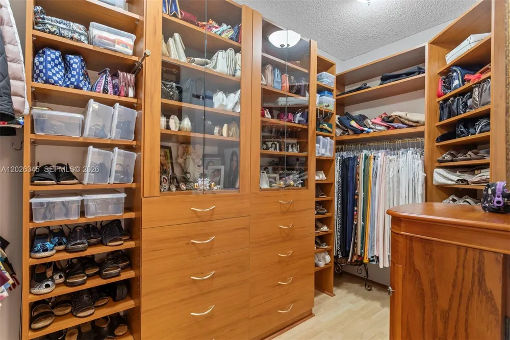 21205 Yacht Club Dr #2403 Aventura, FL 33180