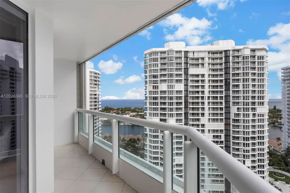 21205 Yacht Club Dr #2403 Aventura, FL 33180