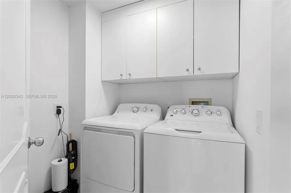 21205 Yacht Club Dr #2403 Aventura, FL 33180