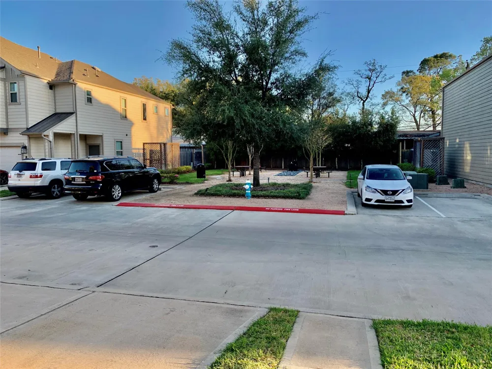 10942 Cannes Memorial Dr Houston, TX 77043