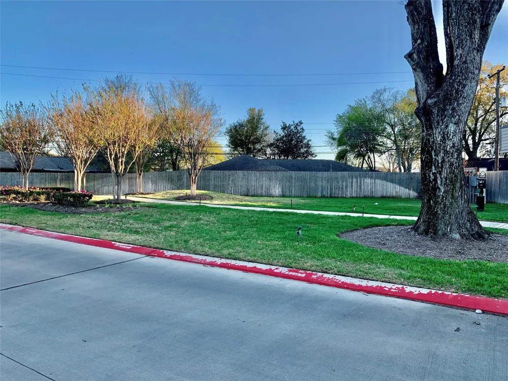 10942 Cannes Memorial Dr Houston, TX 77043