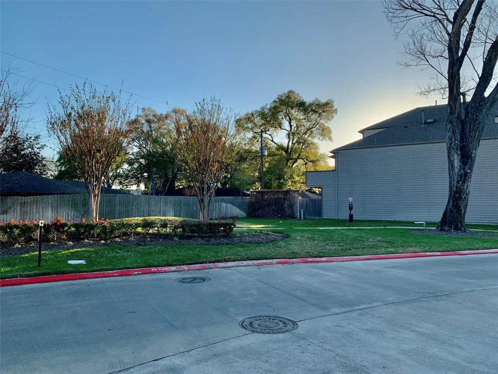 10942 Cannes Memorial Dr Houston, TX 77043