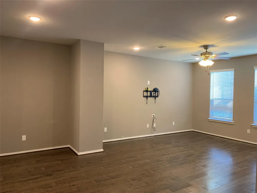 10942 Cannes Memorial Dr Houston, TX 77043