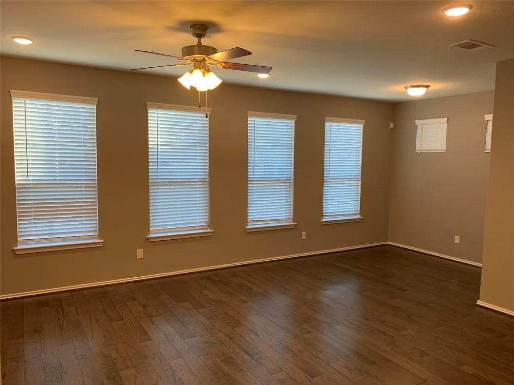 10942 Cannes Memorial Dr Houston, TX 77043